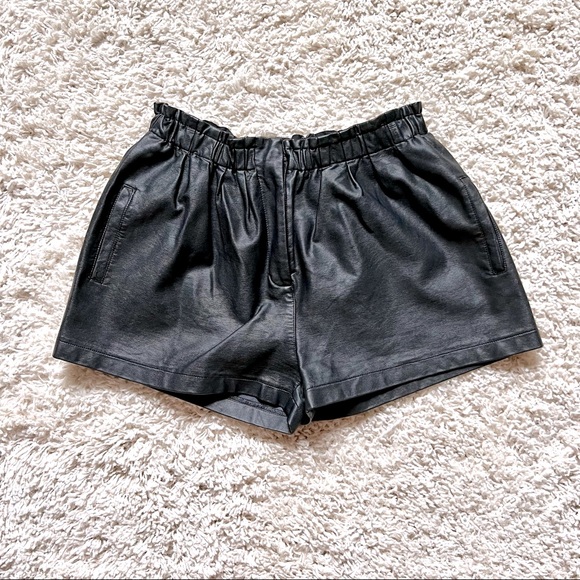 Olivaceous Pants - Black leather shorts